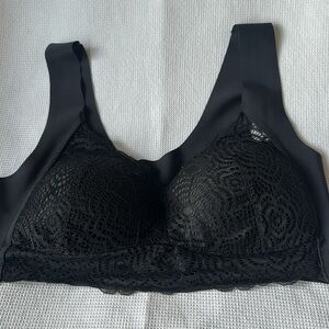 Full Figure Seamless lace cutout black bra-Size 42/95